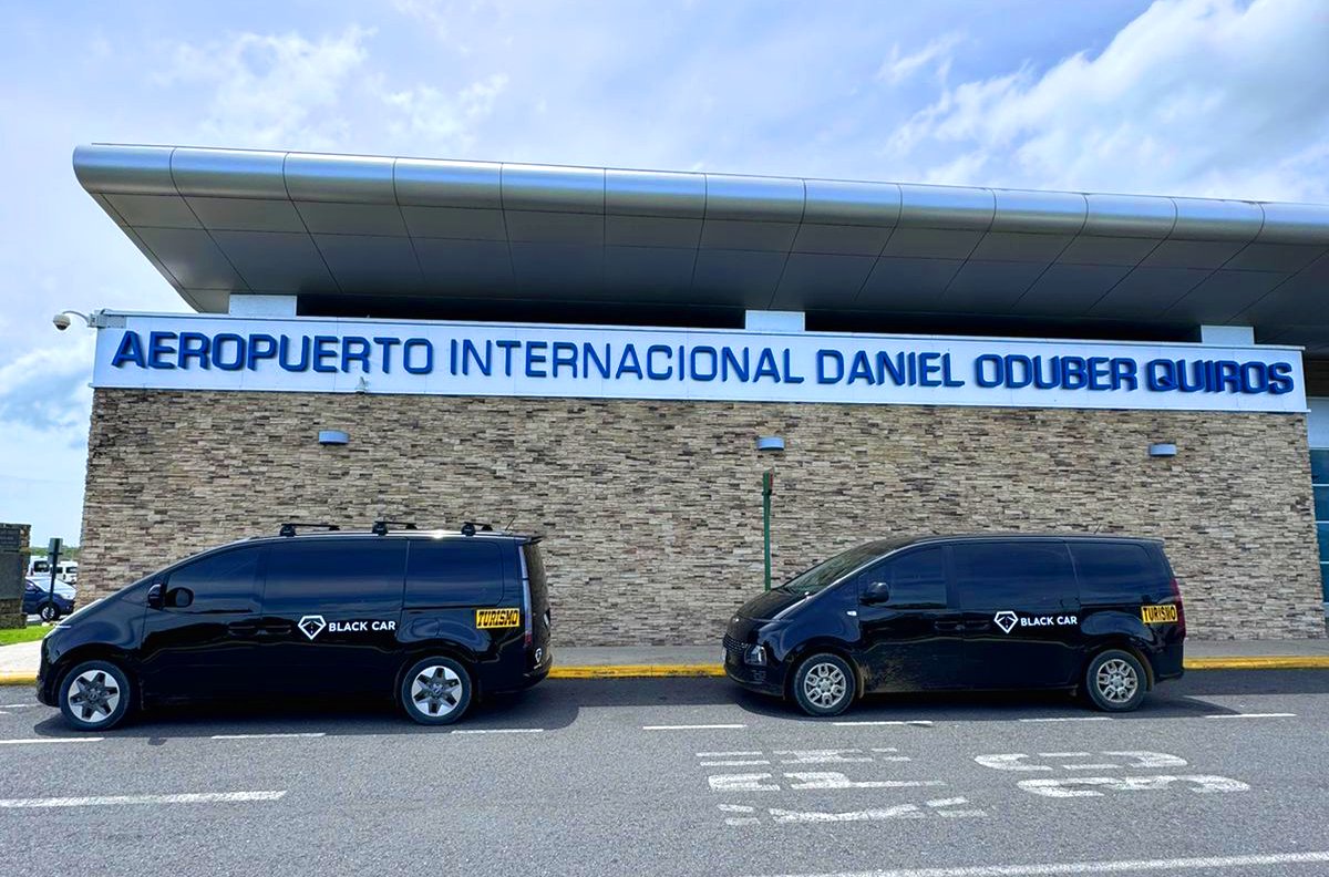 black-car-transport-service-in-liberia-airport-international-daniel-oduber-quiros